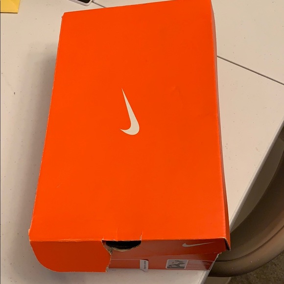 Shoes - Picture 4 of 4